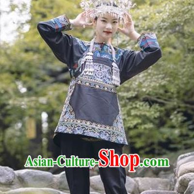 Yunnan Ethnic Minorities Dress Up In Aquarium Costumes And National Style Costumes