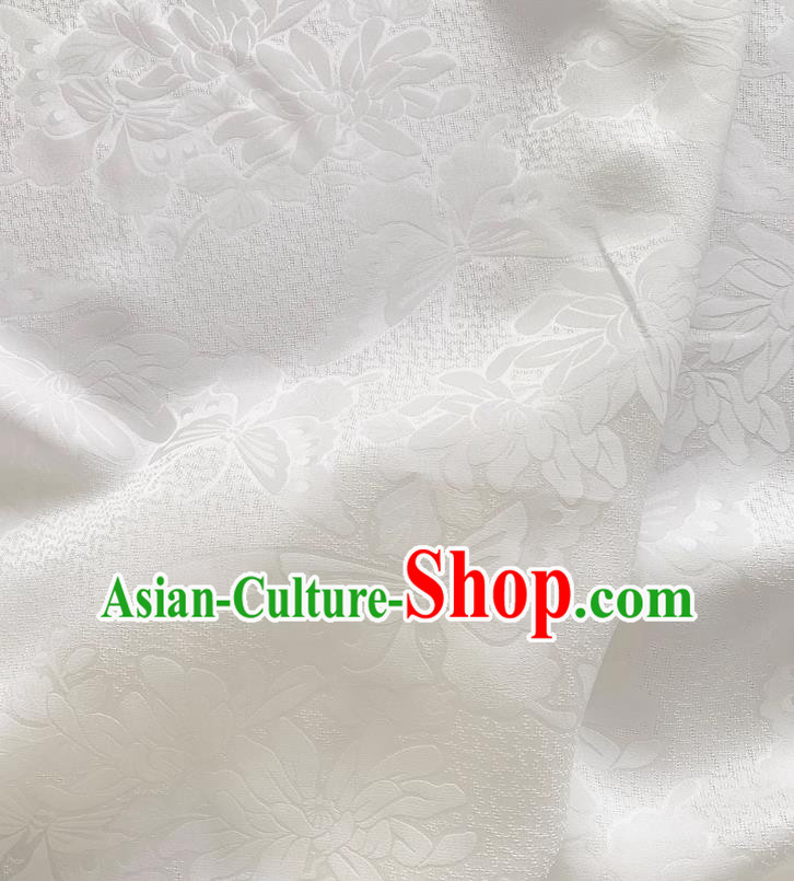 White China Classical Mulberry Silk Traditional Butterfly Pattern Fabric Cheongsam Cloth Jacquard Damask White China Classical Mulberry Silk Traditional Butterfly Pattern Fabric Cheongsam Cloth Jacquard Damask