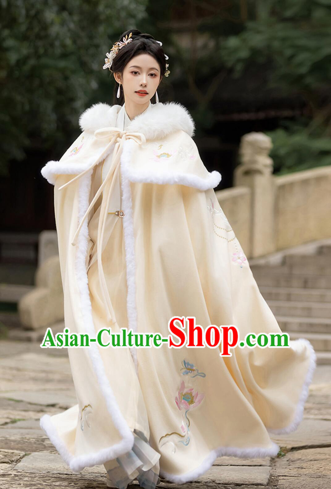 Traditional Chinese Hanfu Cloak Embroidered Warm Cape Ancient China Pricess Clothing Traditional Chinese Hanfu Cloak Embroidered Warm Cape Ancient China Pricess Clothing