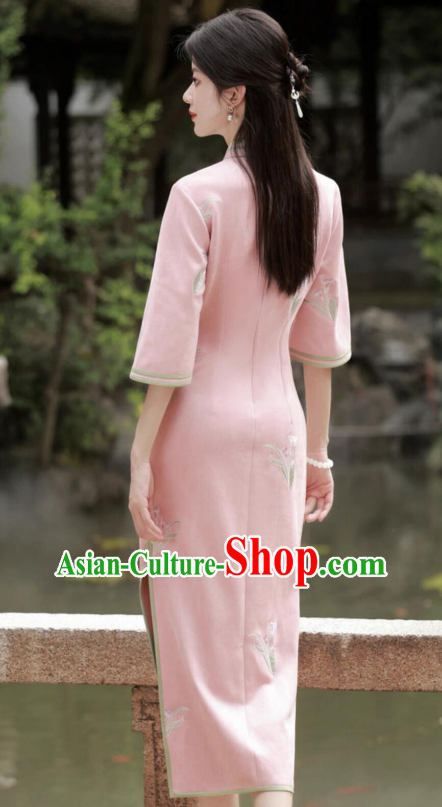 Traditional Chinese Clothing China Embroidered Qipao Dress Classical Pink Cheongsam Traditional Chinese Clothing China Embroidered Qipao Dress Classical Pink Cheongsam