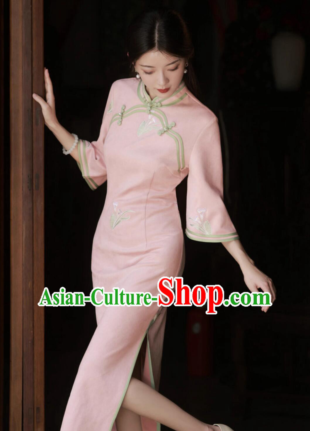 Traditional Chinese Clothing China Embroidered Qipao Dress Classical Pink Cheongsam Traditional Chinese Clothing China Embroidered Qipao Dress Classical Pink Cheongsam