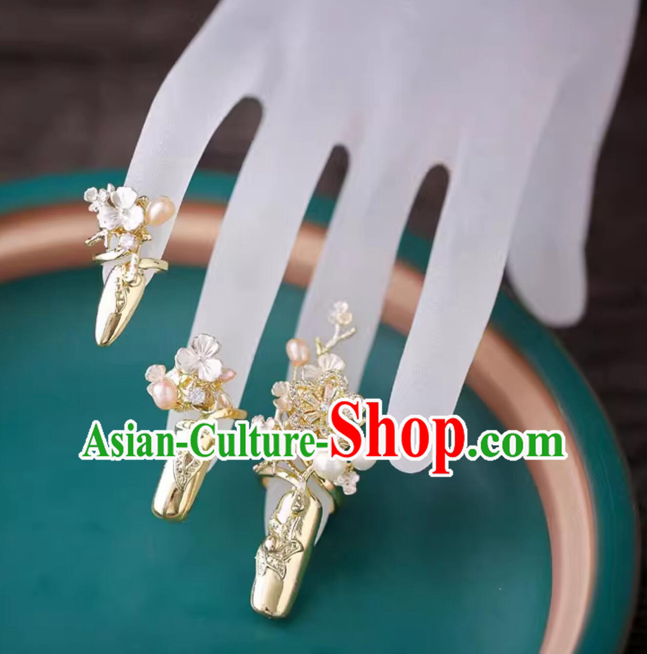 Handmade Wedding Fingernail Accessories Traditional Chinese Golden Nail Wraps for Women Handmade Wedding Fingernail Accessories Traditional Chinese Golden Nail Wraps for Women