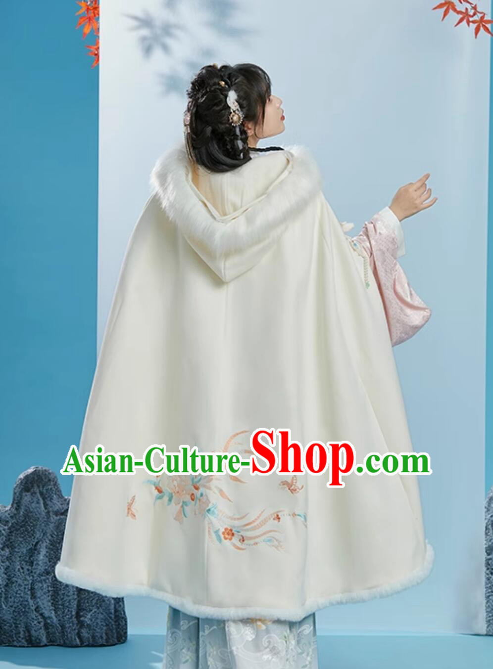 Chinese Embroidered Warm Cloak Winter Traditional Hanfu Cape Ancient China Princess Mantle Costume Chinese Embroidered Warm Cloak Winter Traditional Hanfu Cape Ancient China Princess Mantle Costume