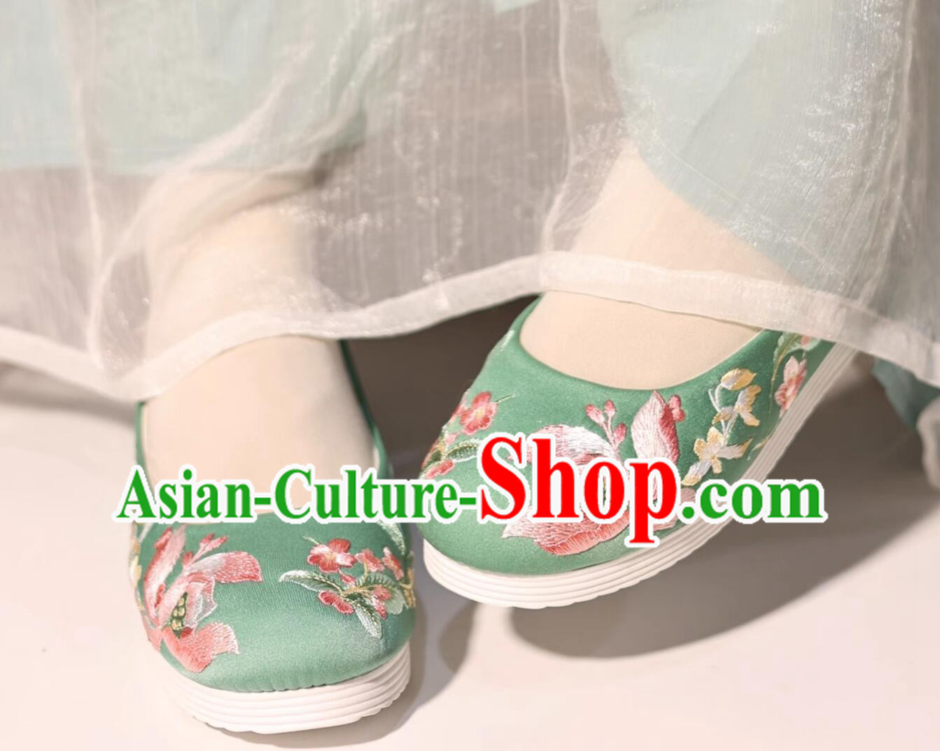 Chinese Classical Embroidered Shoes Handmade Green Satin Shoes Traditional Hanfu Shoes Chinese Classical Embroidered Shoes Handmade Green Satin Shoes Traditional Hanfu Shoes
