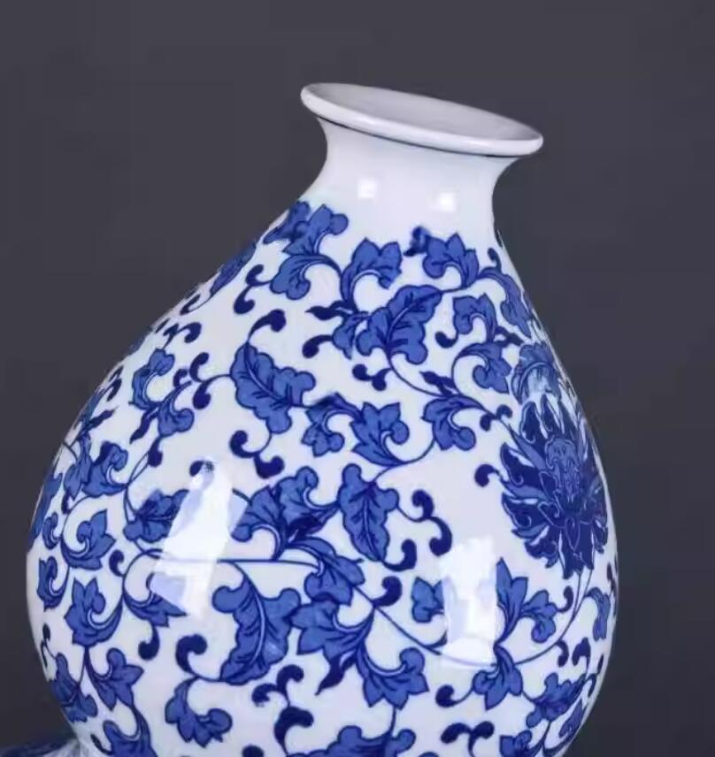 Jingdezhen Blue And White Porcelain Chinese Interlocking Flower Pattern Gourd Vase Ornament Jingdezhen Blue And White Porcelain Chinese Interlocking Flower Pattern Gourd Vase Ornament