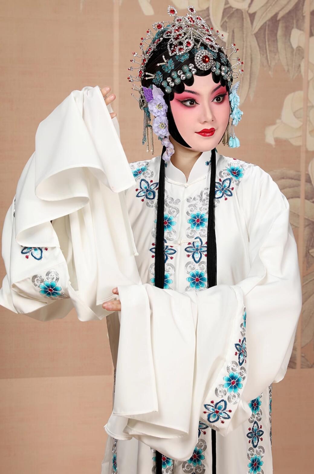 Chinese Peking Opera Yu Opera Performance Costume Qingyi Water Sleeves Chrysanthemum Cape Chinese Peking Opera Yu Opera Performance Costume Qingyi Water Sleeves Chrysanthemum Cape
