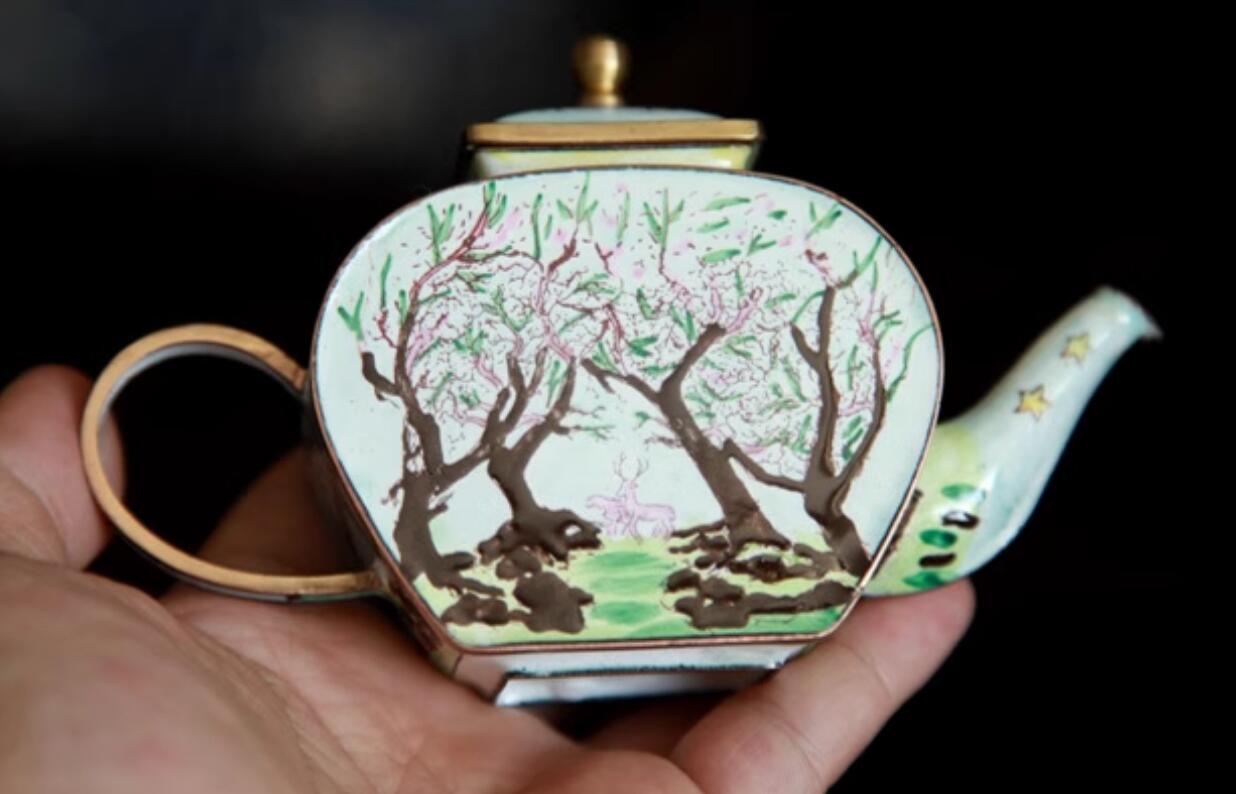 Chinese Hand Painted Enamel Craft Cloisonne Teapot Collection Deers in Deep Woods Chinese Hand Painted Enamel Craft Cloisonne Teapot Collection Deers in Deep Woods