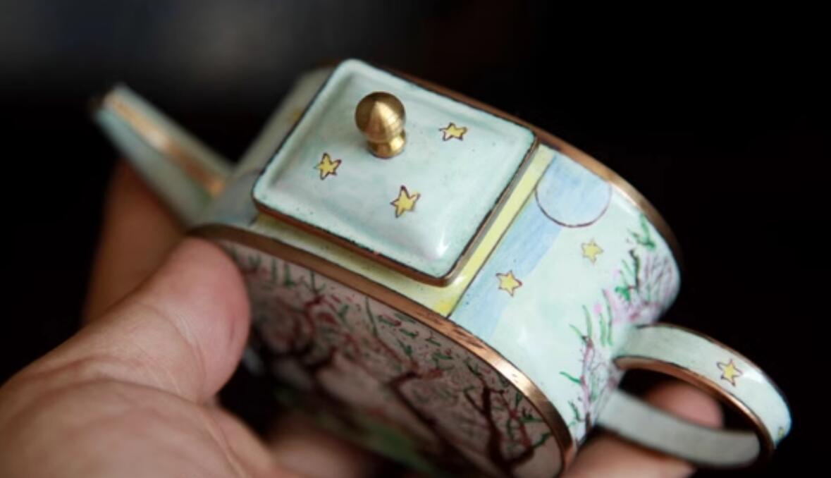 Chinese Hand Painted Enamel Craft Cloisonne Teapot Collection Deers in Deep Woods Chinese Hand Painted Enamel Craft Cloisonne Teapot Collection Deers in Deep Woods