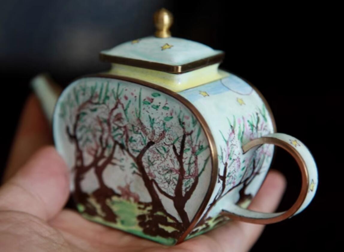 Chinese Hand Painted Enamel Craft Cloisonne Teapot Collection Deers in Deep Woods Chinese Hand Painted Enamel Craft Cloisonne Teapot Collection Deers in Deep Woods