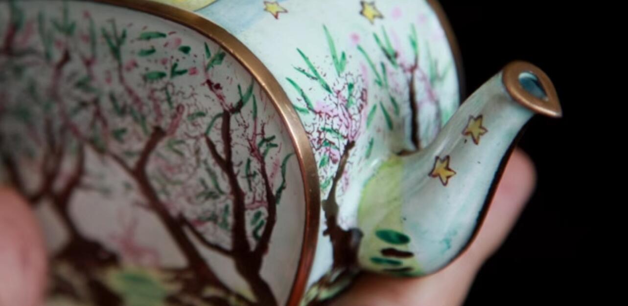 Chinese Hand Painted Enamel Craft Cloisonne Teapot Collection Deers in Deep Woods Chinese Hand Painted Enamel Craft Cloisonne Teapot Collection Deers in Deep Woods