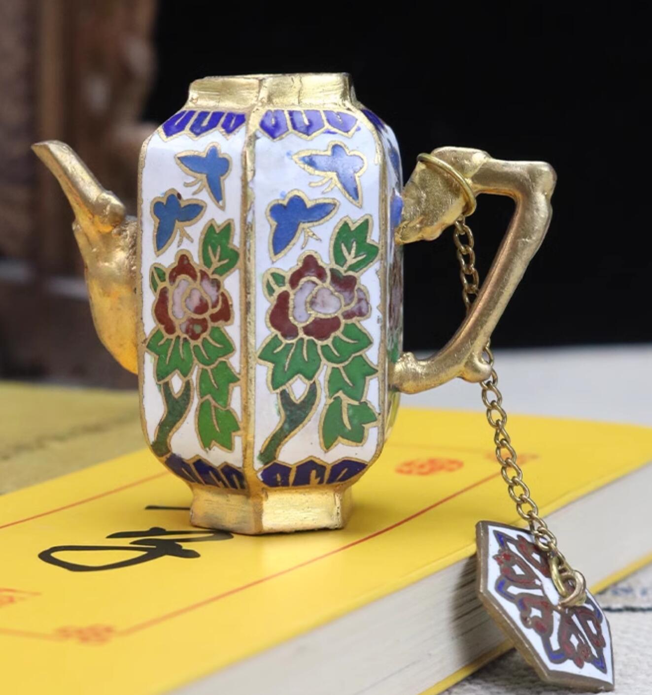 Chinese Traditional Enamel Craft Cloisonne Mini Teapot Butterfly Loves Flower Chinese Traditional Enamel Craft Cloisonne Mini Teapot Butterfly Loves Flower