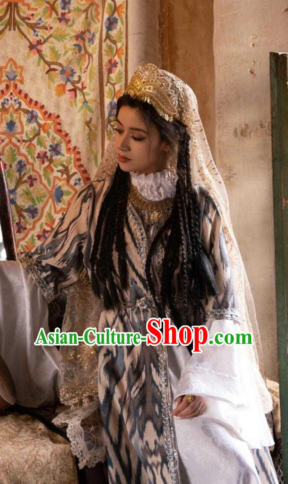 Retro Xinjiang Kashgar Uyghur Princess Dress Traditional Atlas Silk Ethnic Costume Retro Xinjiang Kashgar Uyghur Princess Dress Traditional Atlas Silk Ethnic Costume