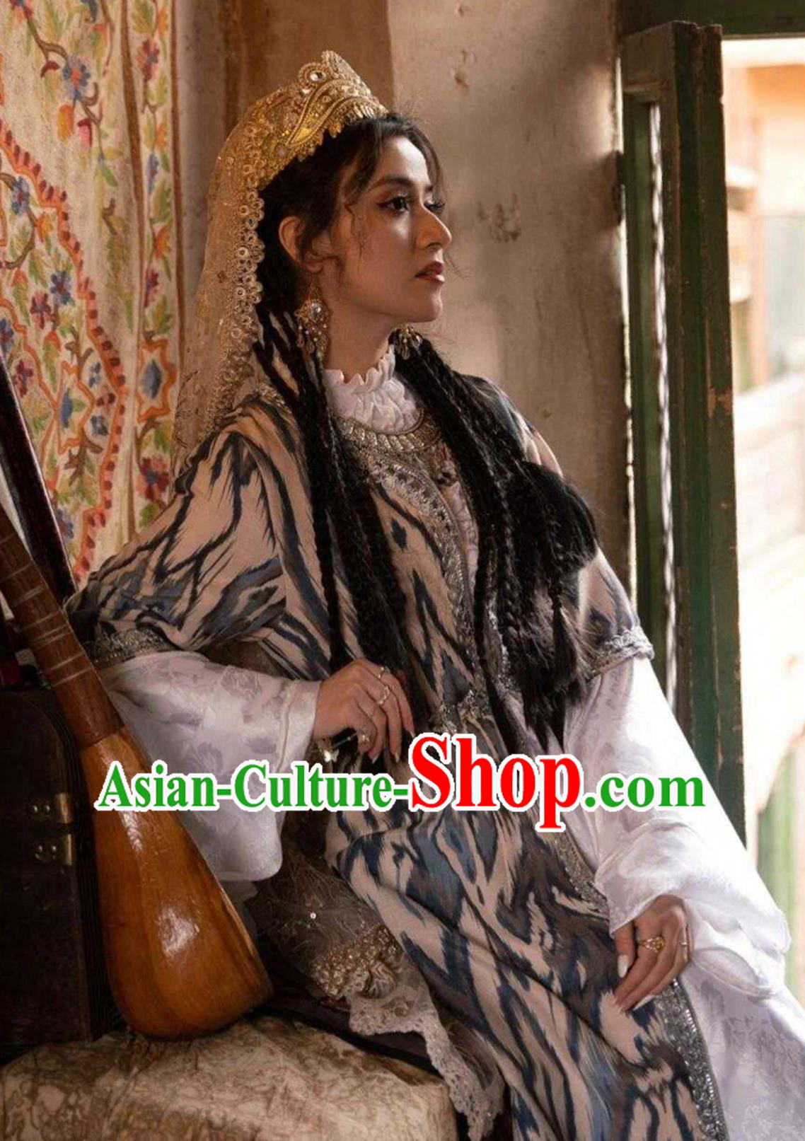 Retro Xinjiang Kashgar Uyghur Princess Dress Traditional Atlas Silk Ethnic Costume Retro Xinjiang Kashgar Uyghur Princess Dress Traditional Atlas Silk Ethnic Costume