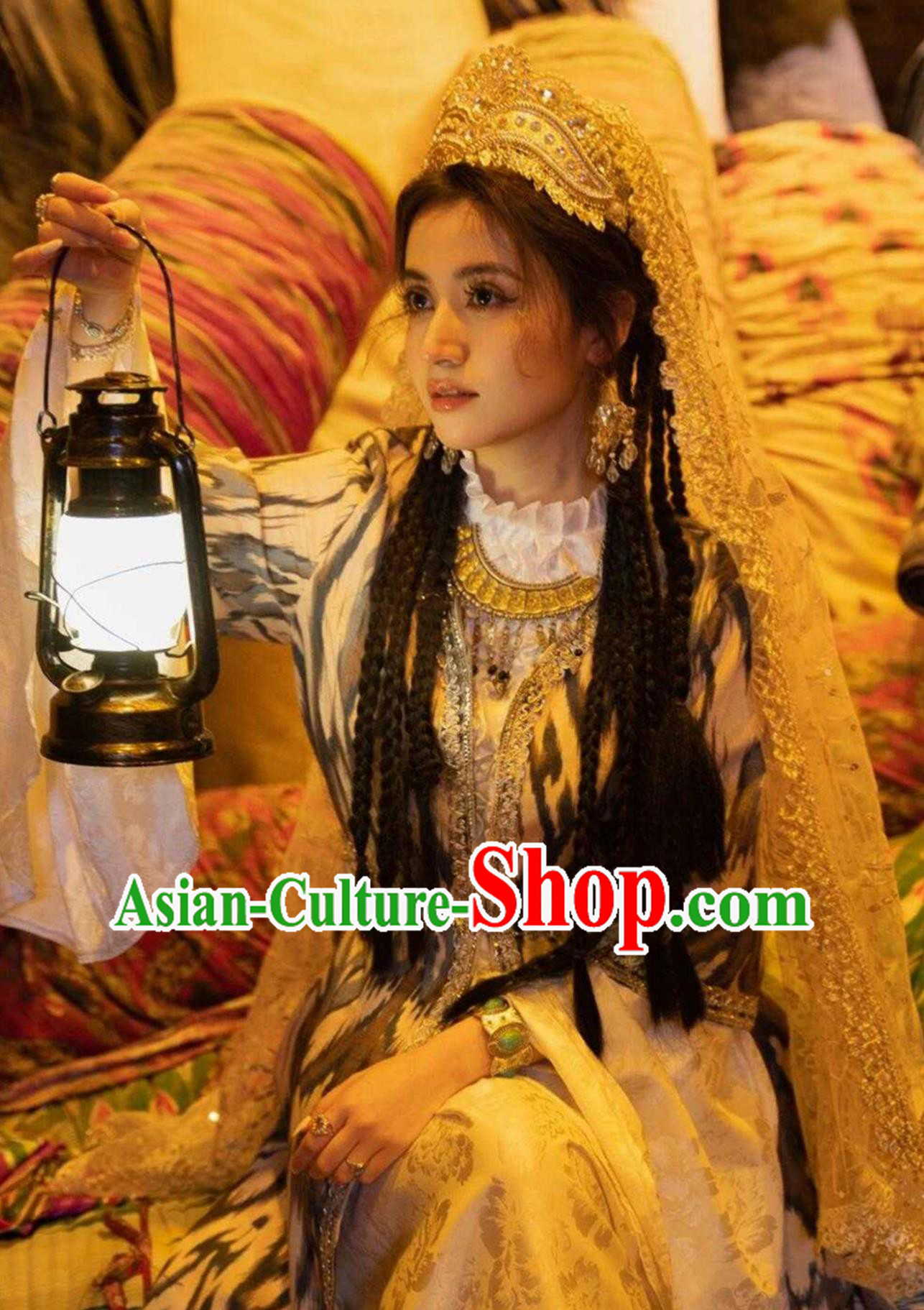 Retro Xinjiang Kashgar Uyghur Princess Dress Traditional Atlas Silk Ethnic Costume Retro Xinjiang Kashgar Uyghur Princess Dress Traditional Atlas Silk Ethnic Costume
