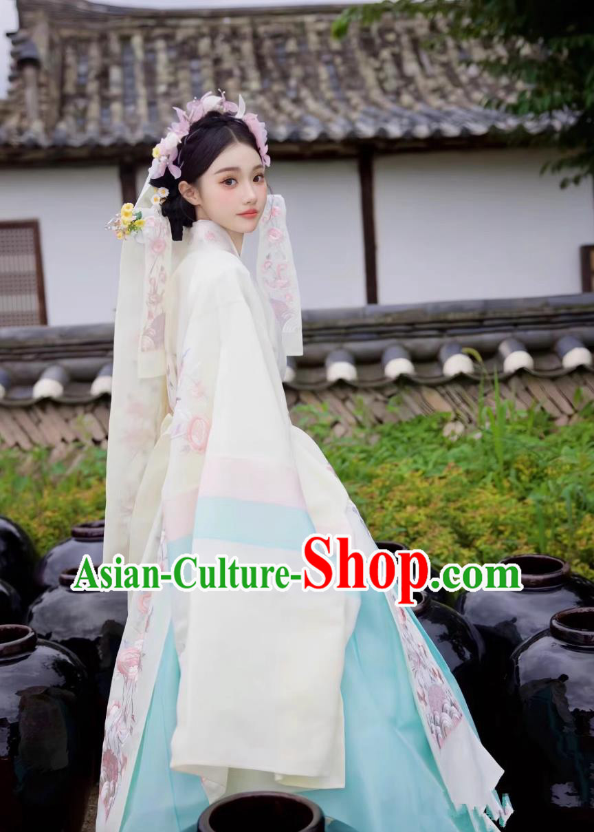 Yellow Korean Ethnic Embroidered Wedding Dress Palace Ancient Costume Yanbian Bridal Gown Yellow Korean Ethnic Embroidered Wedding Dress Palace Ancient Costume Yanbian Bridal Gown