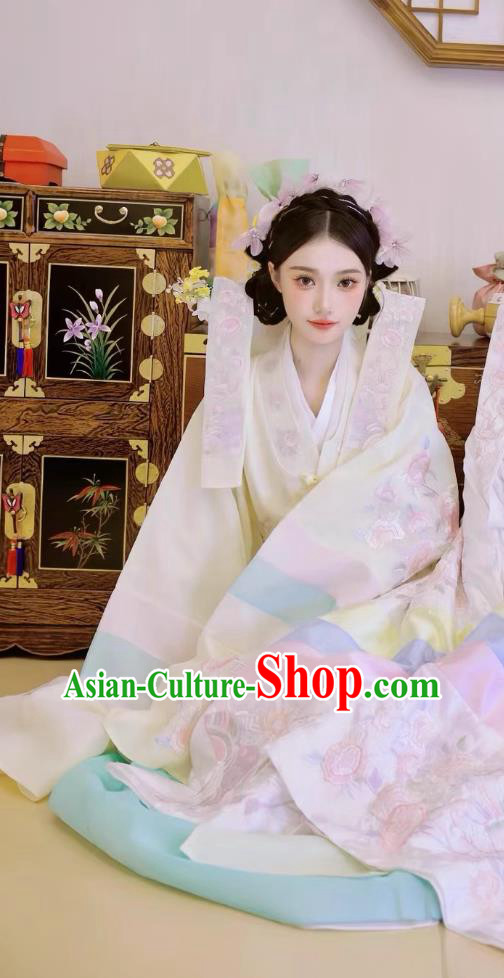 Yellow Korean Ethnic Embroidered Wedding Dress Palace Ancient Costume Yanbian Bridal Gown Yellow Korean Ethnic Embroidered Wedding Dress Palace Ancient Costume Yanbian Bridal Gown