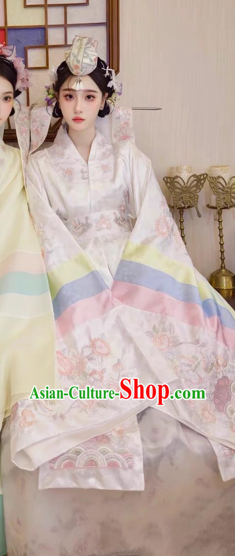 White Korean Embroidered Wedding Dress Palace Ancient Costume Yanbian Ethnic Bridal Gown White Korean Embroidered Wedding Dress Palace Ancient Costume Yanbian Ethnic Bridal Gown
