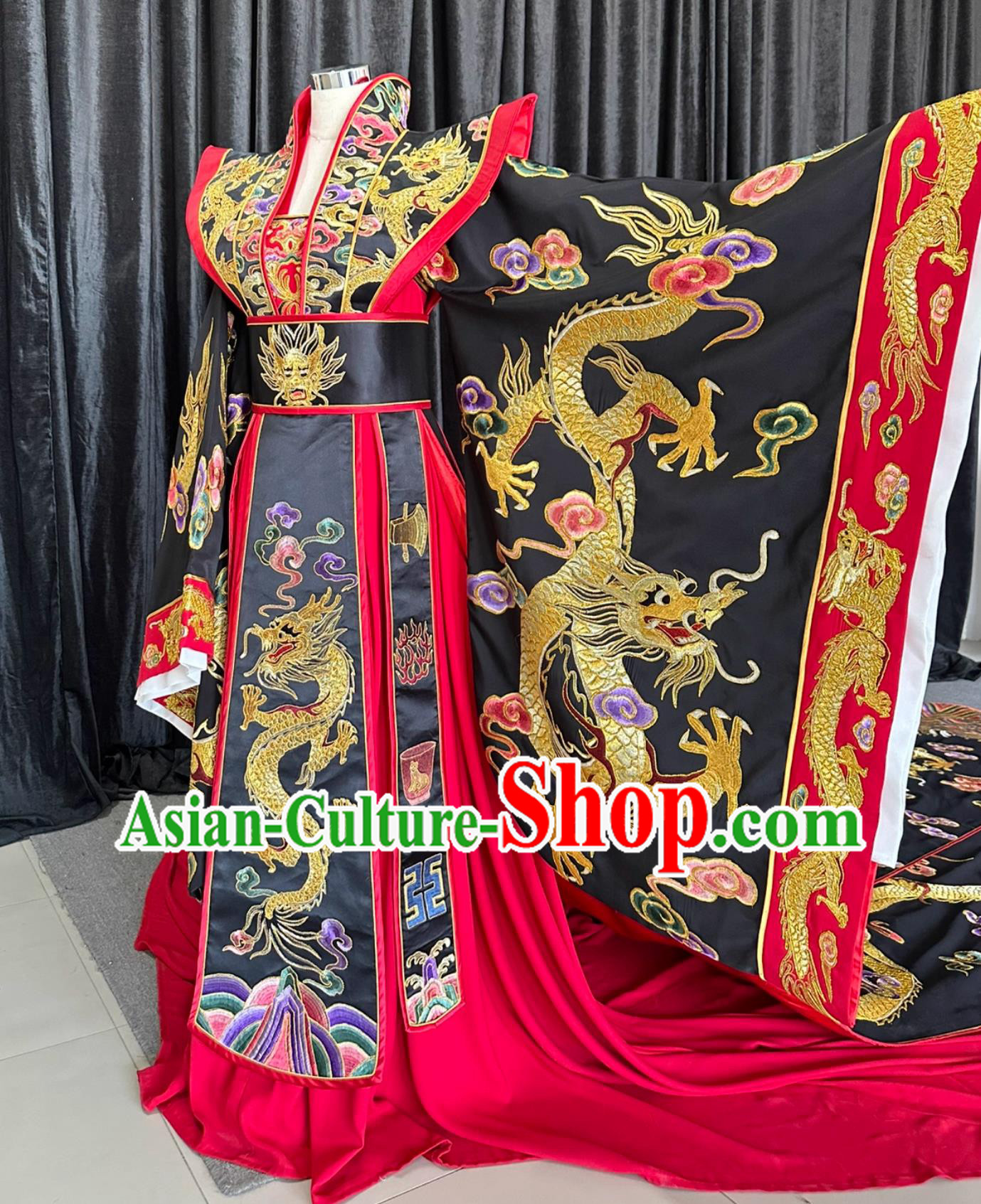 Traditional Chinese Ancient Queen Attire Qin Dynasty Empress Embroidered Luxurious Dress Traditional Chinese Ancient Queen Attire Qin Dynasty Empress Embroidered Luxurious Dress