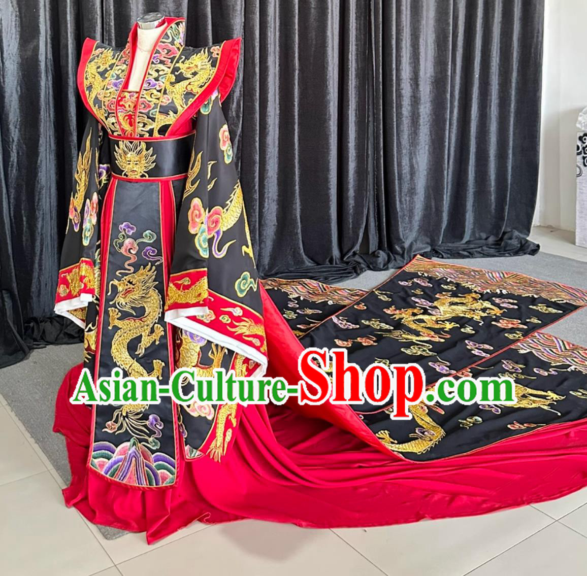 Traditional Chinese Ancient Queen Attire Qin Dynasty Empress Embroidered Luxurious Dress Traditional Chinese Ancient Queen Attire Qin Dynasty Empress Embroidered Luxurious Dress