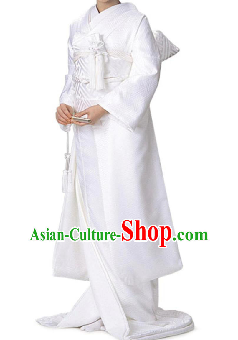 Japanese Traditional Women Formal Wedding Shiromuku Kimono Uchikake Bridal Attire Japanese Traditional Women Formal Wedding Shiromuku Kimono Uchikake Bridal Attire