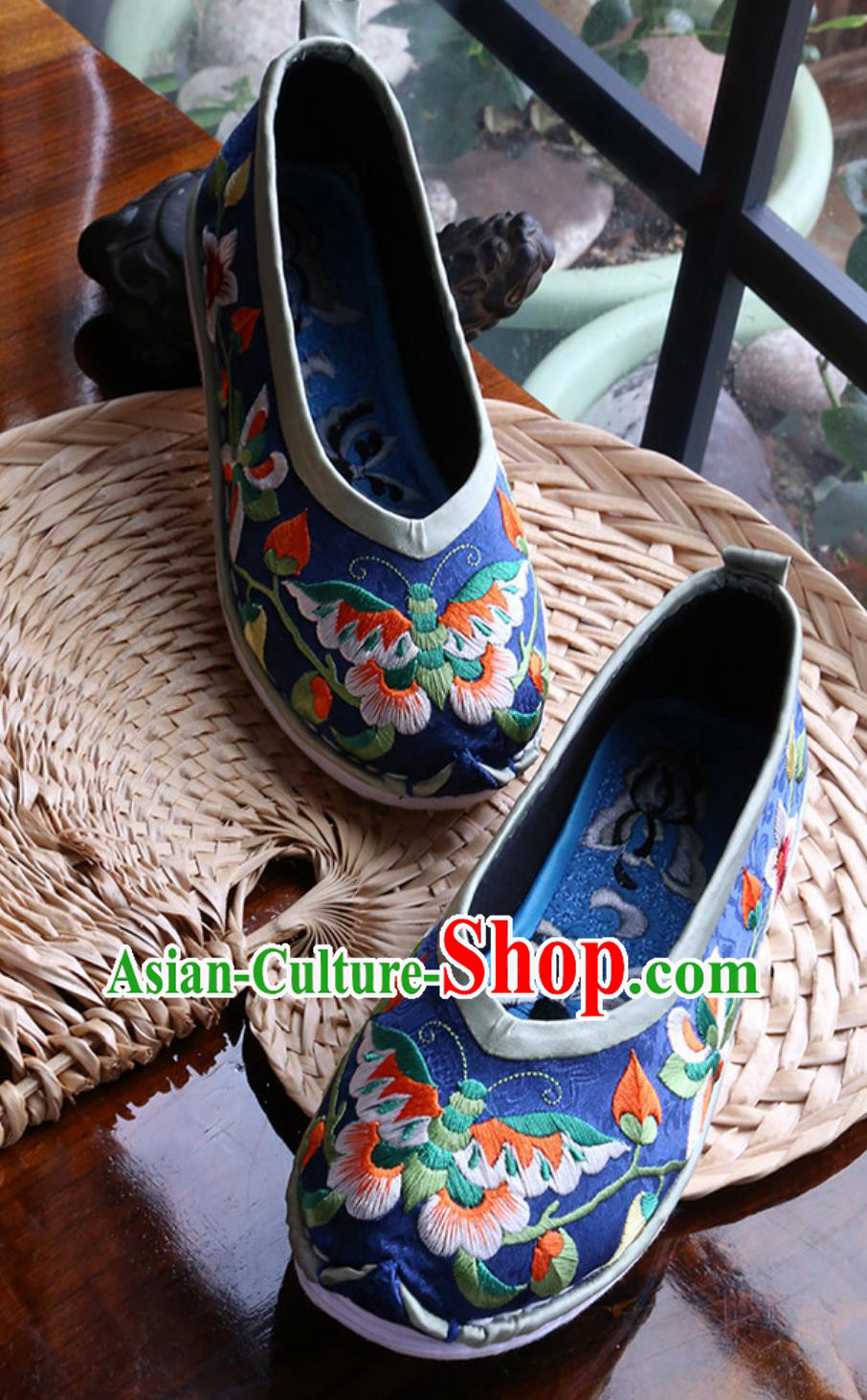 Dark Blue Chinese Handmade Cloth Shoes Layered Sole Small Upturned Toe Butterfly Embroidered Shoes Dark Blue Chinese Handmade Cloth Shoes Layered Sole Small Upturned Toe Butterfly Embroidered Shoes