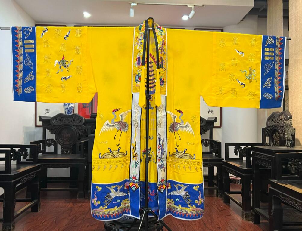 Gold Embroidered Twenty Eight Star Mansions Small Sleeve Daoist Robe High Priest Ceremonial Vestment Taoist Robe